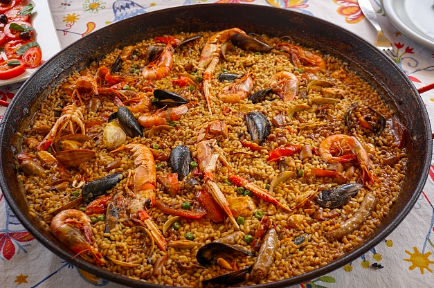 La Deliciosa Tradición de la Paella Española